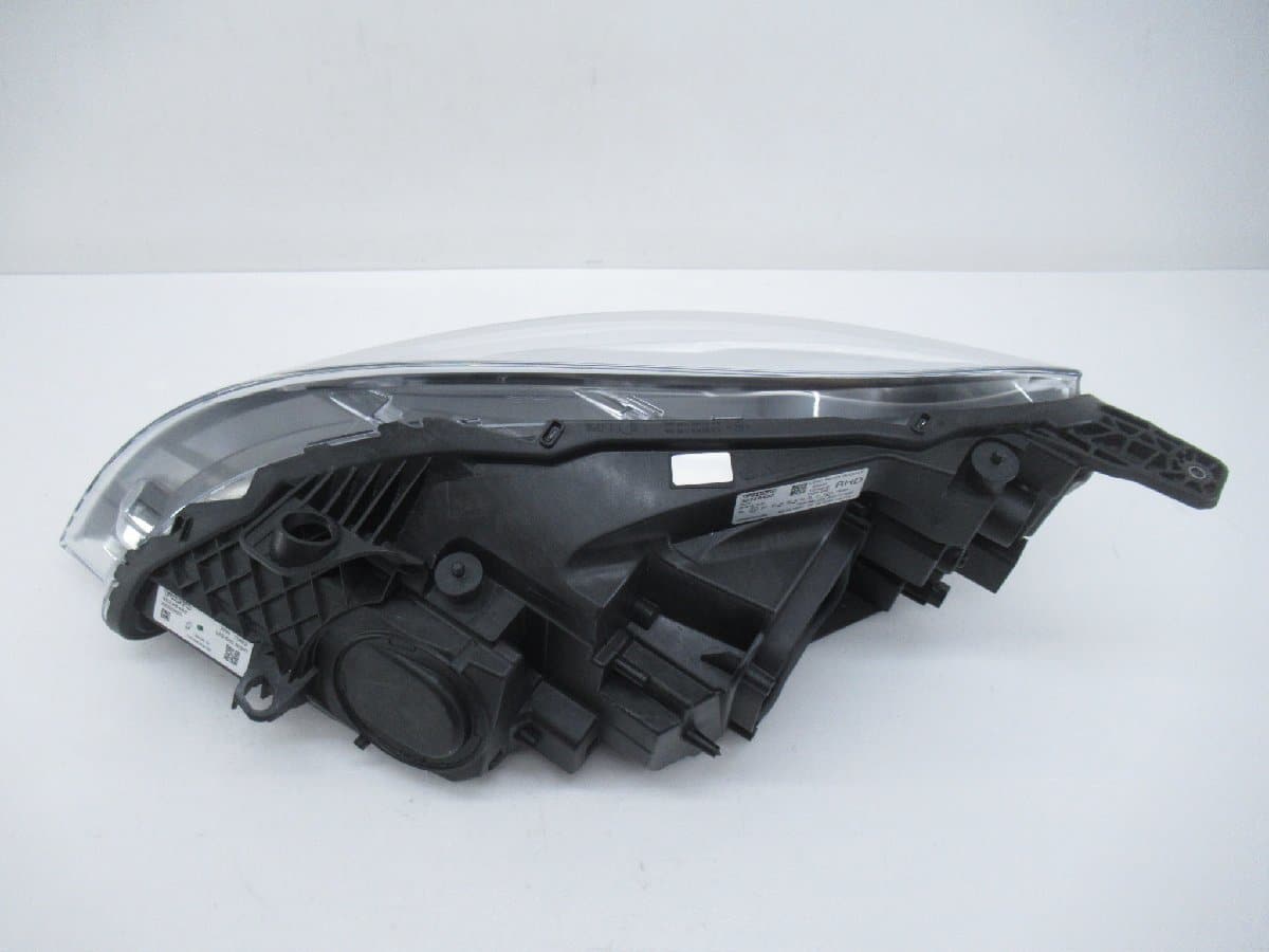 Used]Volvo V40 MB Late Model Genuine Right headlight LED [32228482