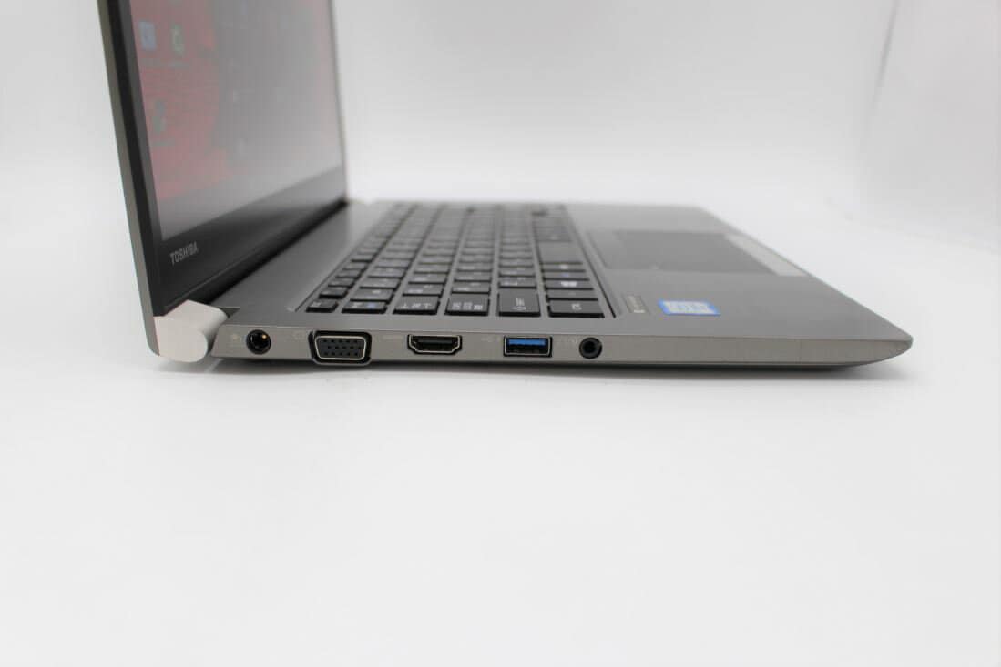 Used]1,960 hours quality goods full HD touch 13.3 inches TOSHIBA