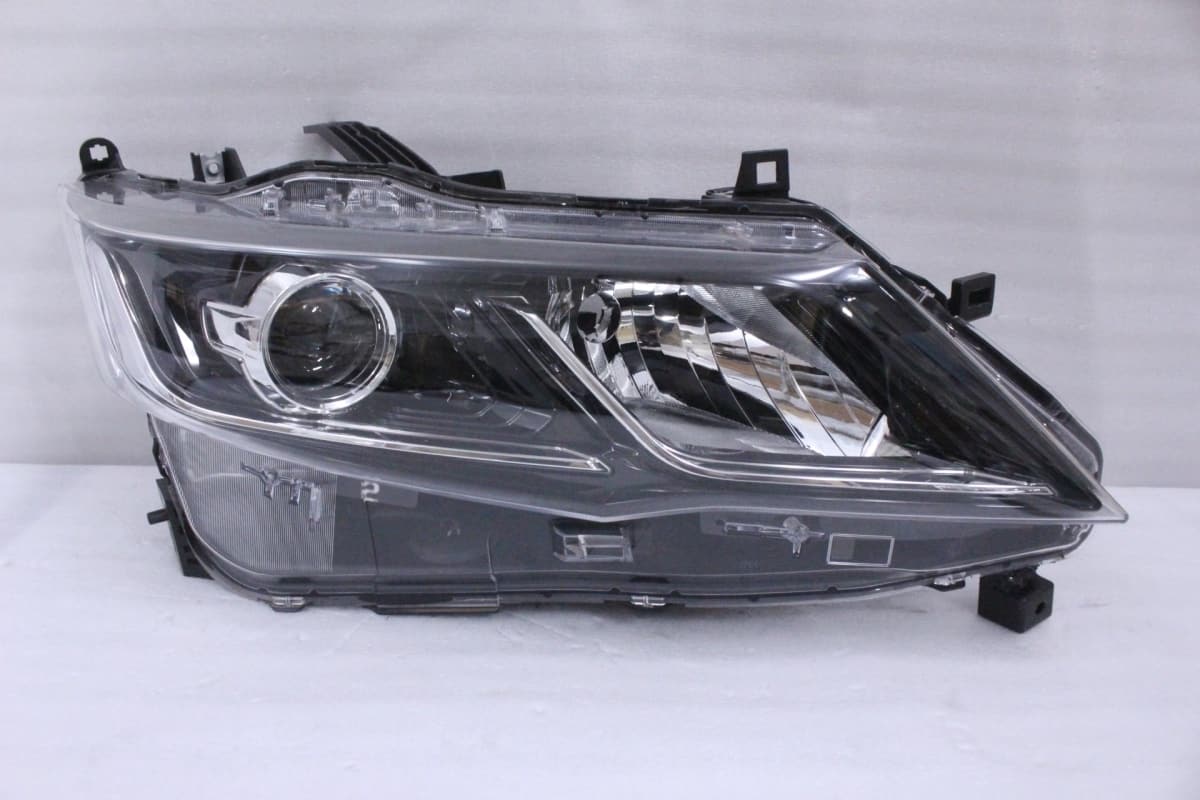 Used]90-1300-M ☆Good Condition ☆LED C27 Serena ☆Right headlight