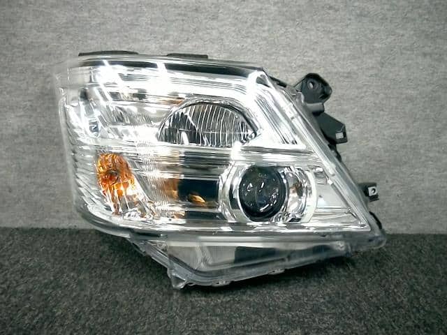 Used]Right Headlight NISSAN Nv350 caravan 2020 LDF-VW6E26