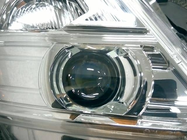 Used]Right Headlight NISSAN Nv350 caravan 2020 LDF-VW6E26