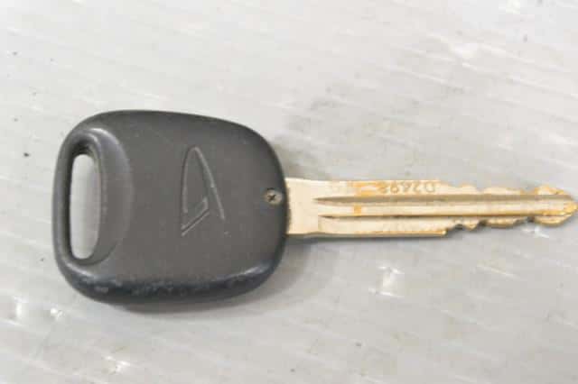 Used]Keyless Entry Remote Control Key DAIHATSU Terios Kid 2005 TA-J111G  8974087405 - BE FORWARD Auto Parts