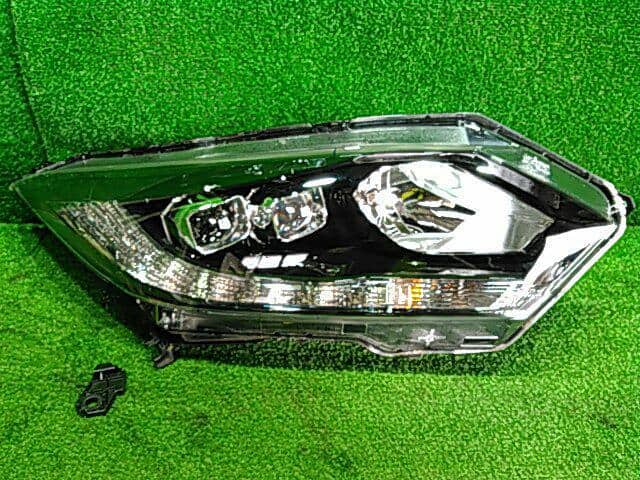 Used]Right Headlight HONDA Vezel 2015 DBA-RU2 33100T7AJ12 - BE