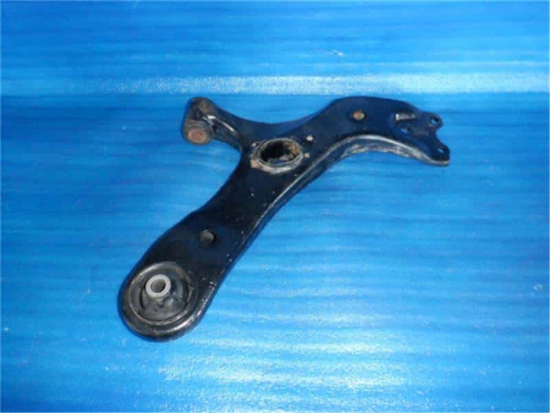 [Used]Front Right Lower Control Arm TOYOTA Prius Alpha 2011 DAAZVW41W
