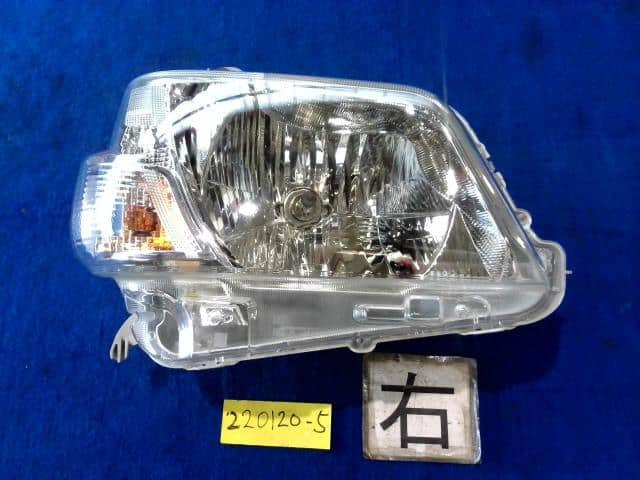 ダイハツハイゼット 右 ヘッドランプ ライト 81130-B5160⭐︎レンズ美品 ダイハツハイゼット 右 ヘッドランプ ライト 81130-B5160︎レンズ美品