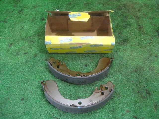 [Used]Rear Brake Shoe NISSAN Note 2006 DBA-NE11 AY360NS106 - BE FORWARD ...