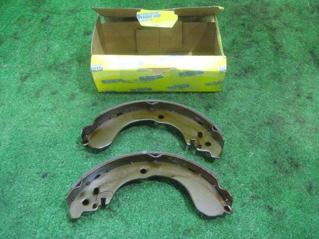 [Used]Rear Brake Shoe NISSAN Note 2006 DBA-NE11 AY360NS106 - BE FORWARD ...
