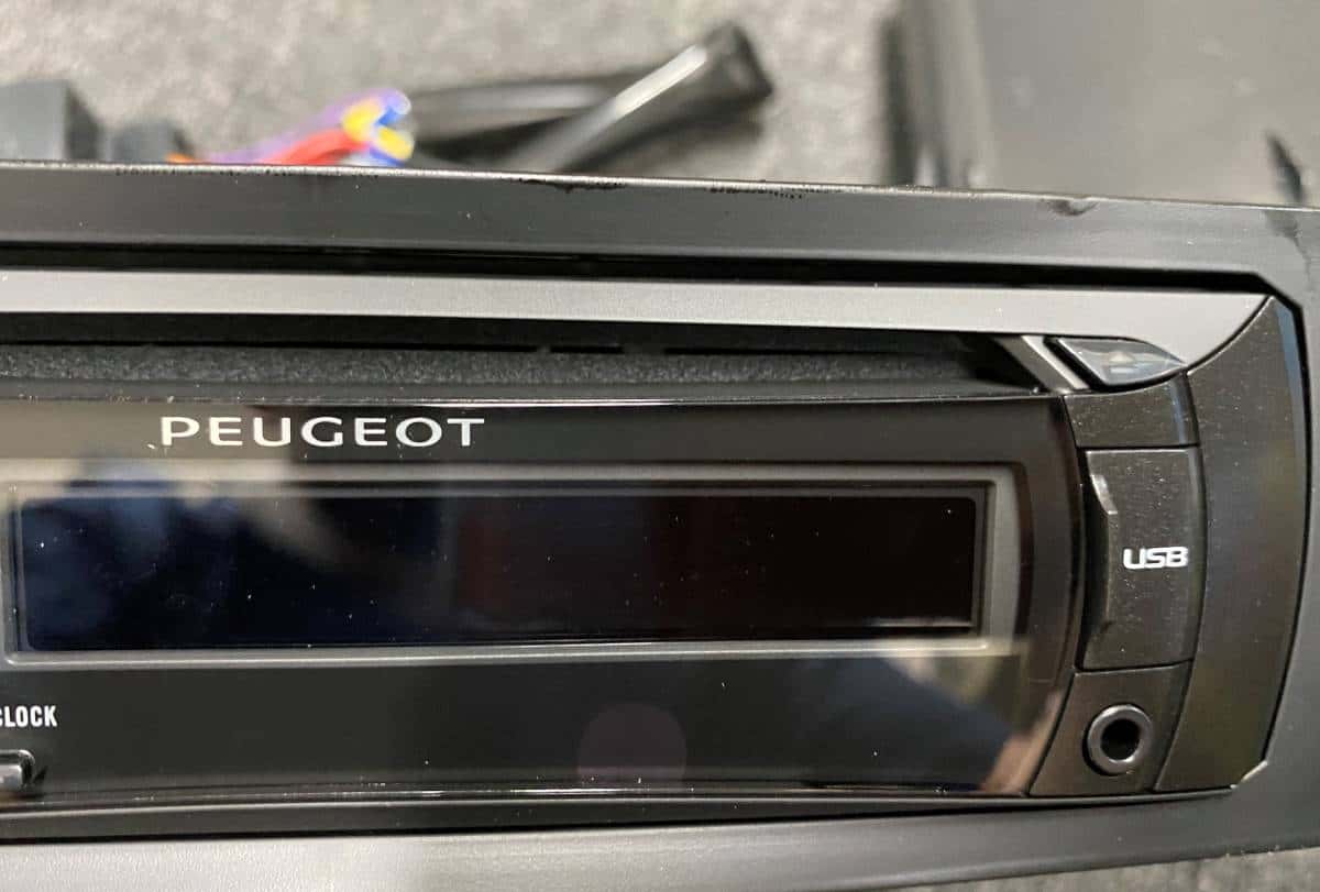 Used][Peugeot 308 Genuine audiodisk deck DEH-2207ZC accessory case