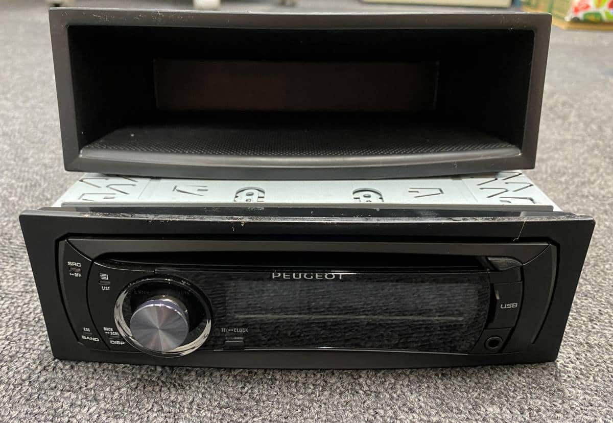 Used][Peugeot 308 Genuine audiodisk deck DEH-2207ZC accessory case