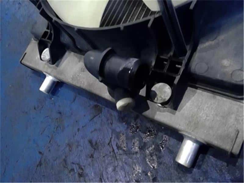 [Used]Radiator SUZUKI Carry 2008 EBD-DA63T - BE FORWARD Auto Parts