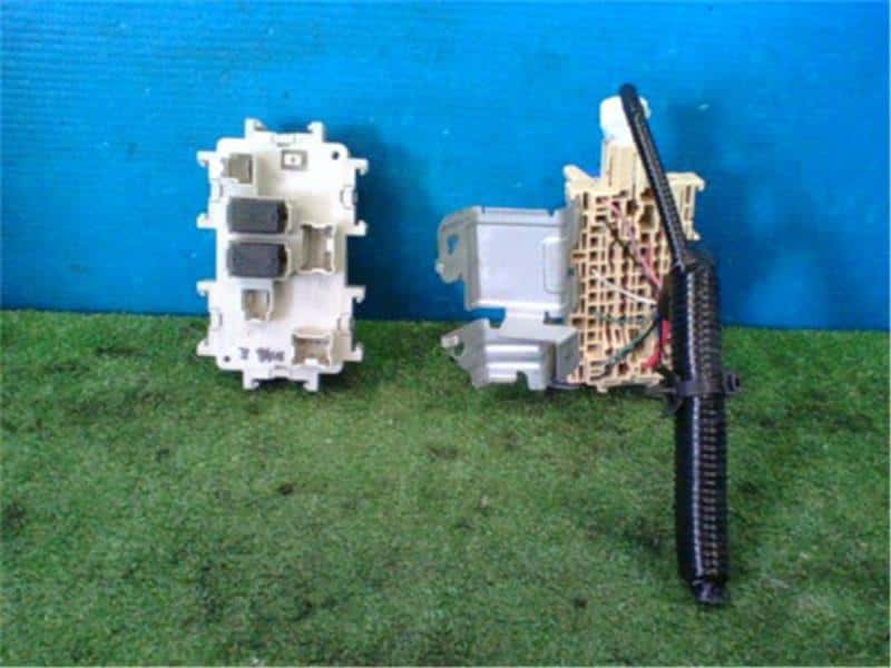 [Used]Fuse Box NISSAN Serena 2012 DAAHC26 BE FORWARD Auto Parts