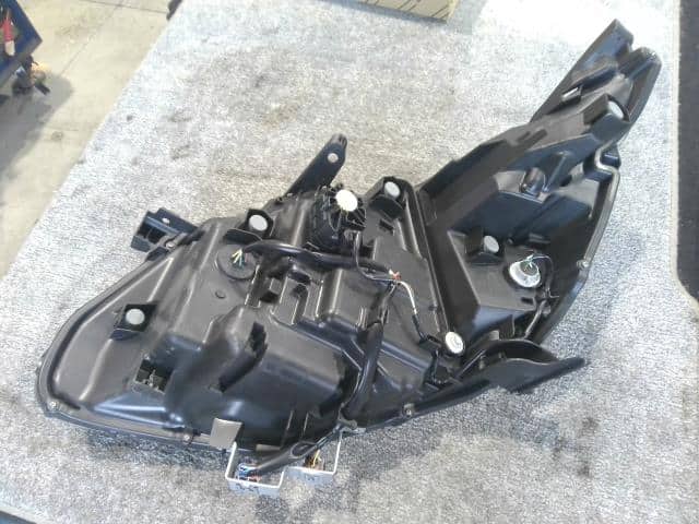 [Used]Right Headlight TOYOTA Voxy 2017 DBA-ZRR80G 8113028G70 - BE ...