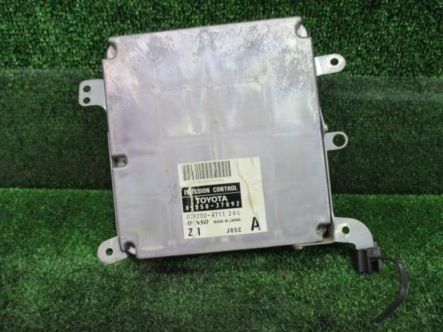 Used]Engine Control Unit / ECU TOYOTA Dyna 2003 KK-XZU410