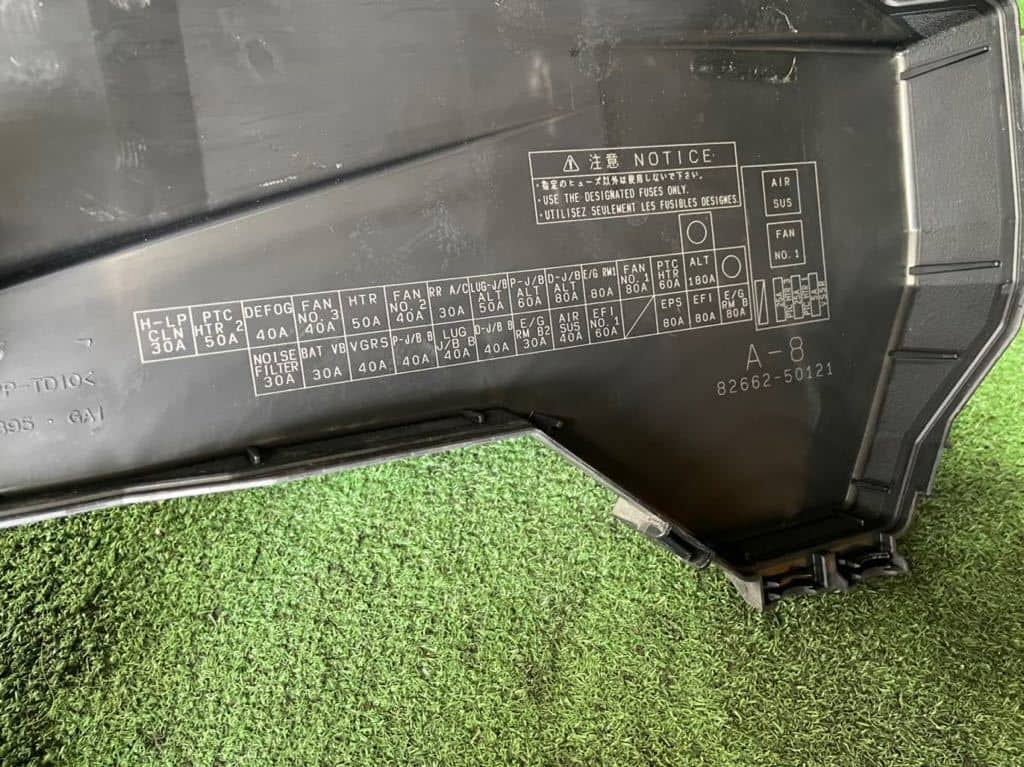 Used]The main Fuse Box 82662-80121 D-top in 14 Lexus USF40 LS460 engine  room BE FORWARD Auto Parts