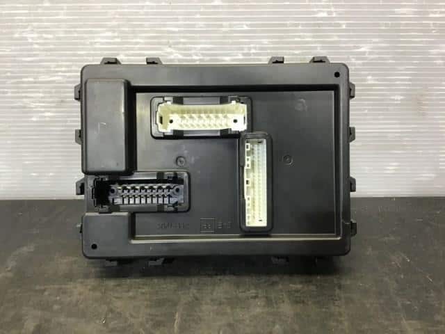 [Used]Fuse Box NISSAN Tiida 2006 DBA-C11 284B2EU50A - BE FORWARD Auto Parts