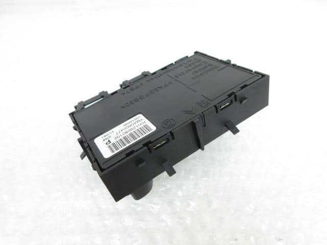 Peugeot RCZ T7R5F03 ACパネル 9658691077 左H Used]Switch PEUGEOT rcz 2011 ABA-T7R5F03 700129280102 - BE FORWARD