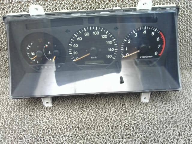 Used]Speedometer TOYOTA Hiace 2001 GF-RZH101G 8322026110