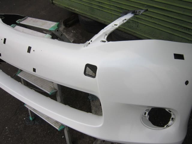 Used]Front bumper Good Condition for the Lexus HS250h Early Model