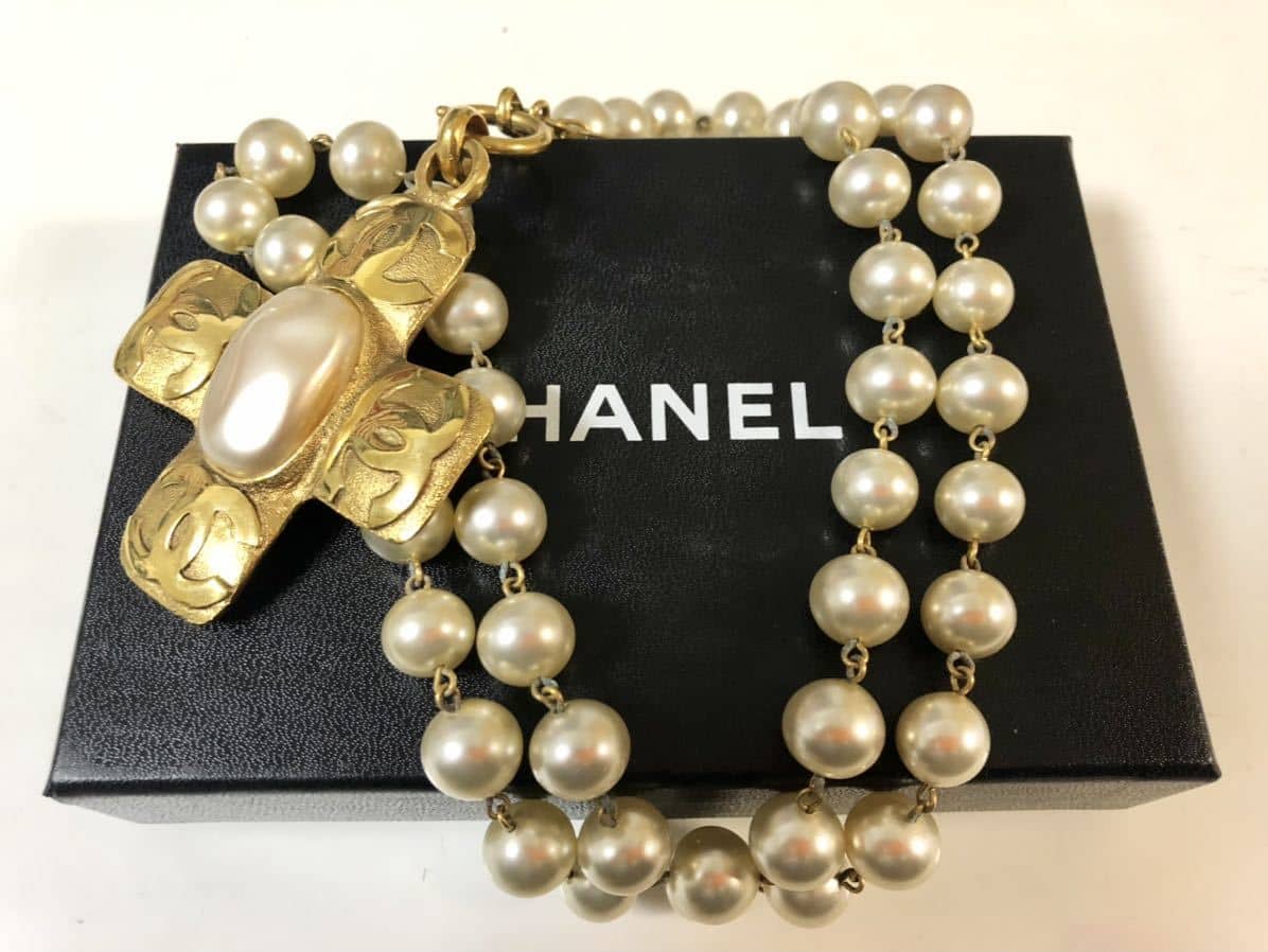 Used]With CHANEL CHANEL Coco Mark Cross cross pearl necklace