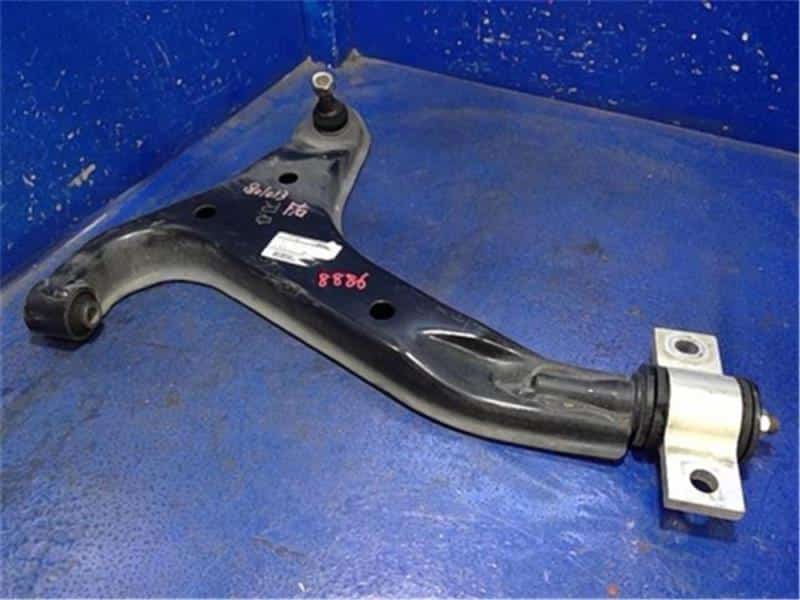 [Used]Front Right Lower Control Arm NISSAN Elgrand 2002 UAE51