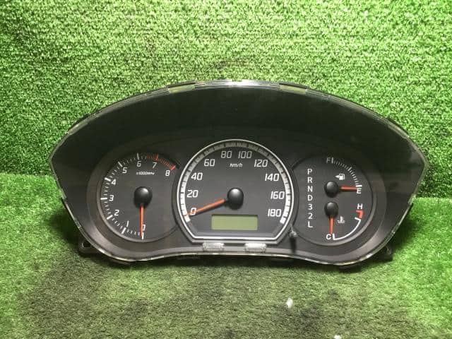 Rectangular MARUTI SWIFT GENUINE SPEEDOMETER WITH COVER at Rs