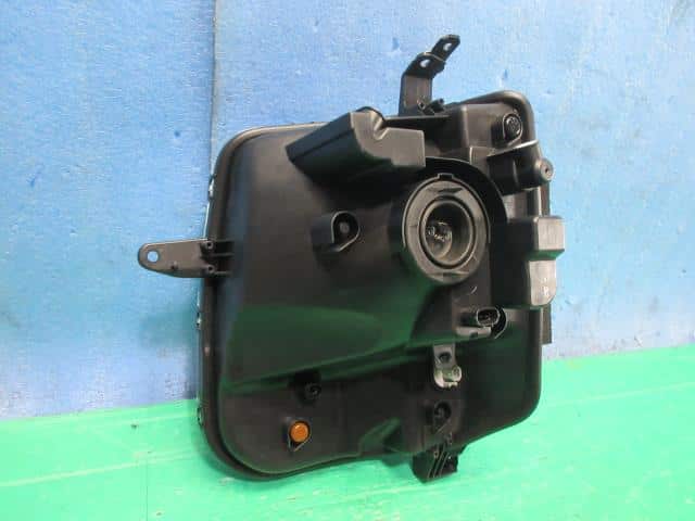 車のパーツ Suzuki Every EBD-DA64V HEADLIGHT 2 Used]Right Headlight SUZUKI Every EBD-DA17V - BE FORWARD Auto Parts