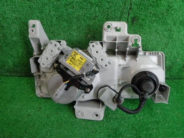 Used]Left Headlight NISSAN UD CONDOR 2008 BDG-PK36C