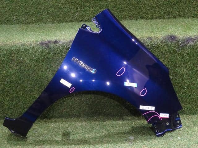 Used]Right Fender Panel TOYOTA Aqua 2018 DAA-NHP10 5381152520 - BE