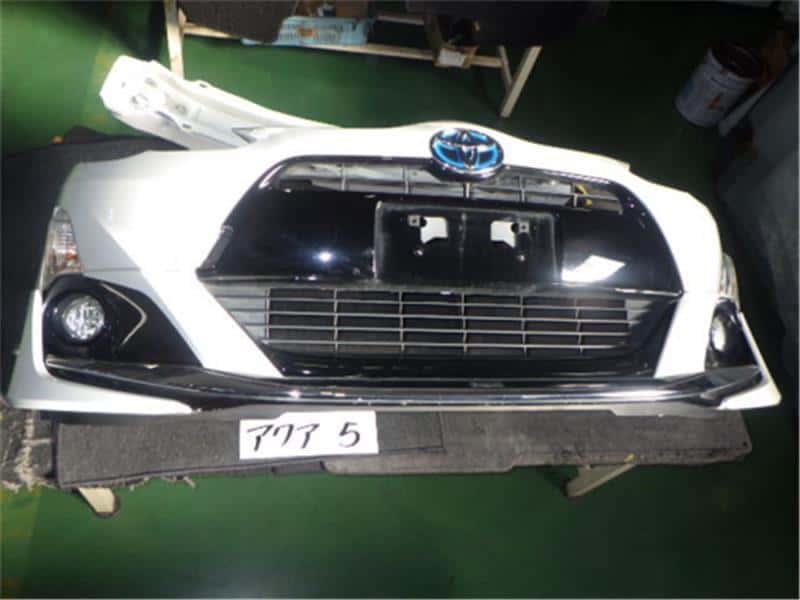 Used]Front Bumper TOYOTA Aqua 2016 DAA-NHP10 5211952A10A1 - BE