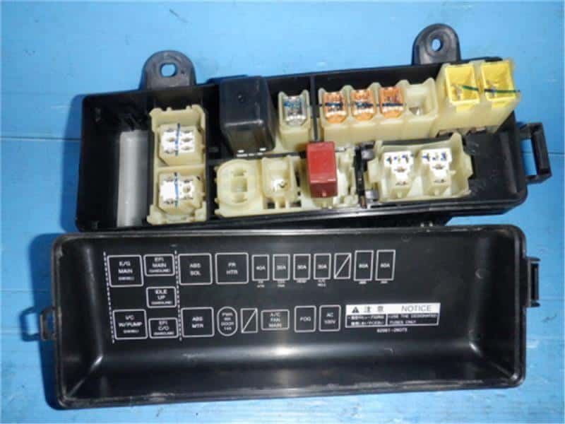 [Used]Fuse Box TOYOTA Hiace Van 2001 KGLH178V BE FORWARD Auto Parts