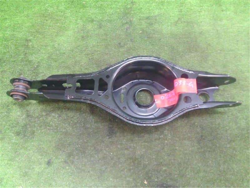 [Used]Rear Right Lower Control Arm TOYOTA Prius 2022 6AAZVW55