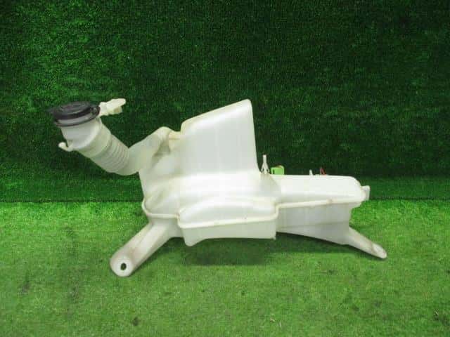 DAIHATSU Tanto 2009 Windshield Washer Tank 83515B2050 [Used] [PA82386935]