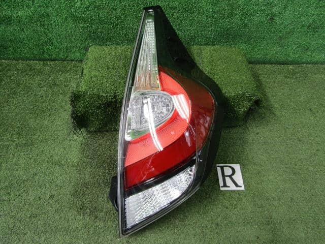 Used]Aqua NHP10 Right Tail Lamp 52-309 81551-52E90 [S1] - BE