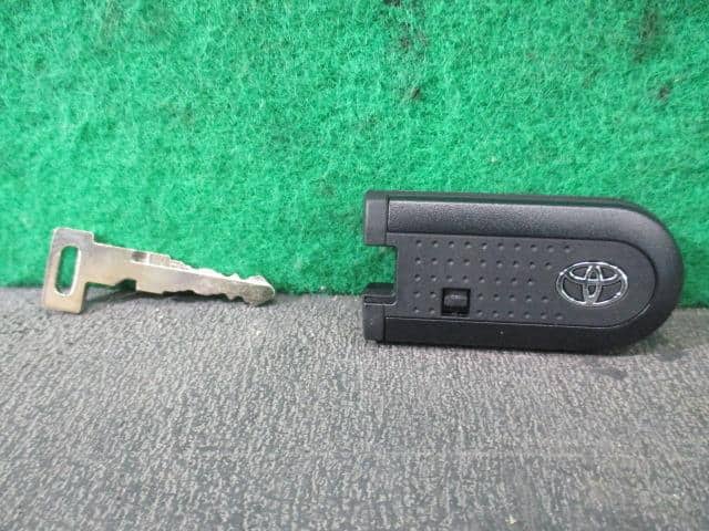 [Used]Keyless Entry Remote Control Key TOYOTA Passo 2022 5BA-M700A ...