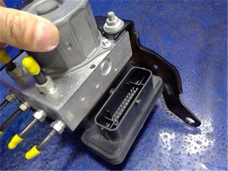 破棄 スイフト DBA-ZC72S コンデンサー XG K12B ZRZ 95310-71L00