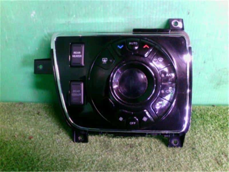 [Used]Nissan Genuine NV350 Caravan VR2E26 airconditioner switch panel