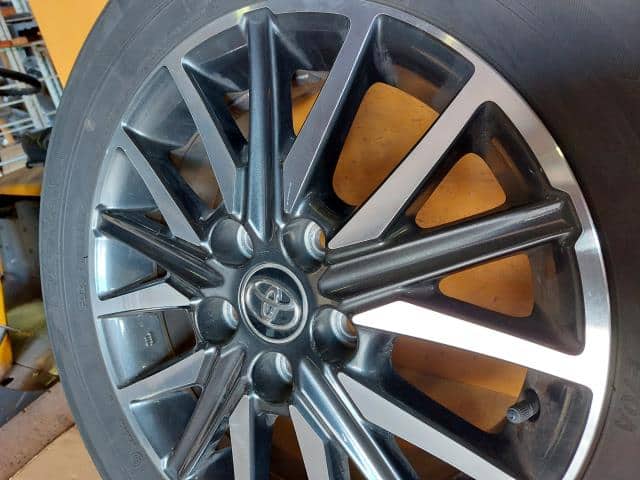 Used]Tire/Wheel Assembly TOYOTA Voxy 2017 DBA-ZRR85W