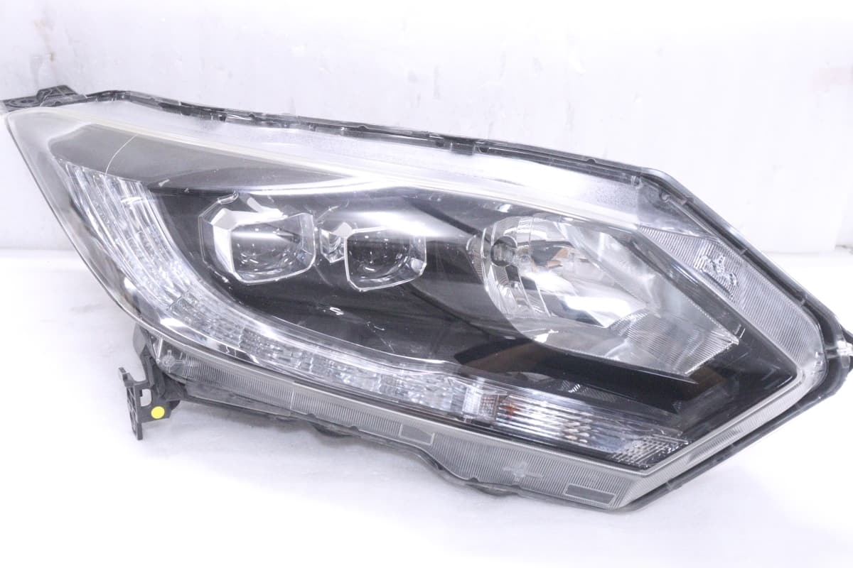 パーツ vezel Head light Right side Used]Right side Headlight Honda Vezel 100-62164 - BE FORWARD Auto