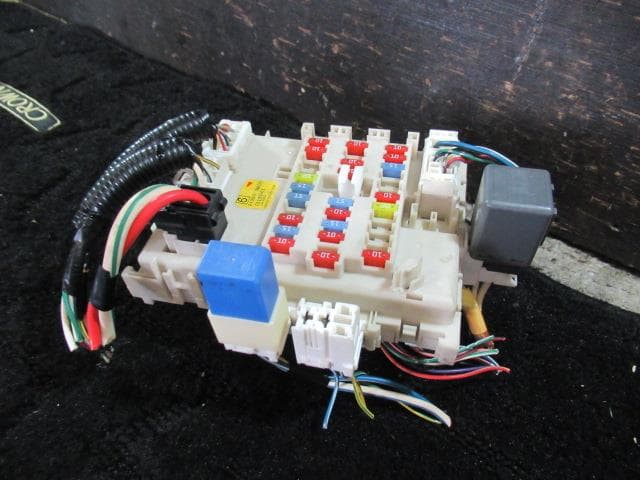 [Used]Fuse Box NISSAN Bluebird Sylphy 2004 UA-FG10