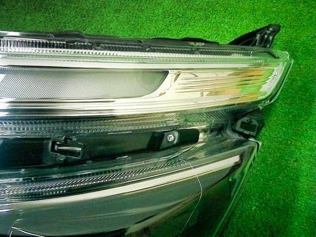 [Used]Left Headlight TOYOTA Voxy 2019 DBA-ZRR80W 8117028J10 - BE ...