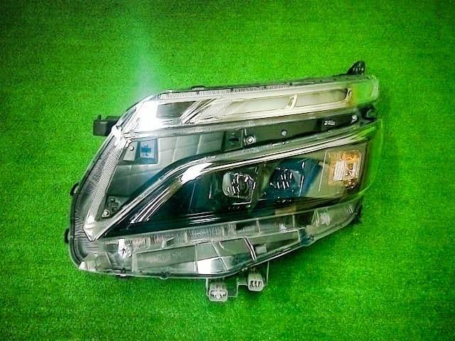 [Used]Left Headlight TOYOTA Voxy 2019 DBA-ZRR80W 8117028J10 - BE ...