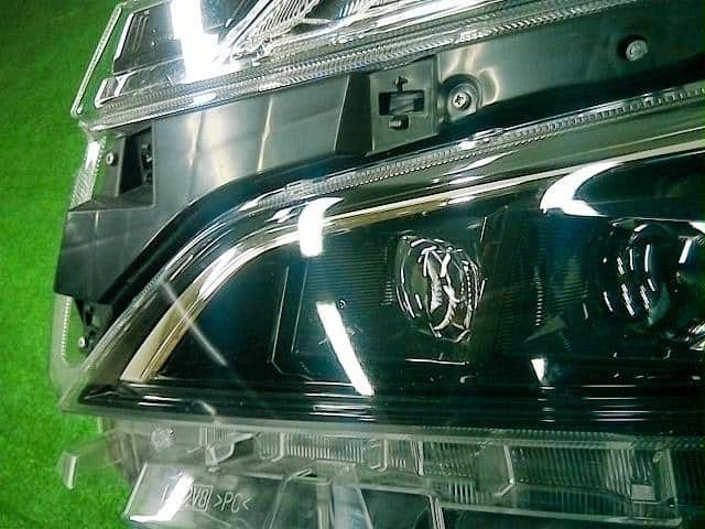 [Used]Left Headlight TOYOTA Voxy 2019 DBA-ZRR80W 8117028J10 - BE ...