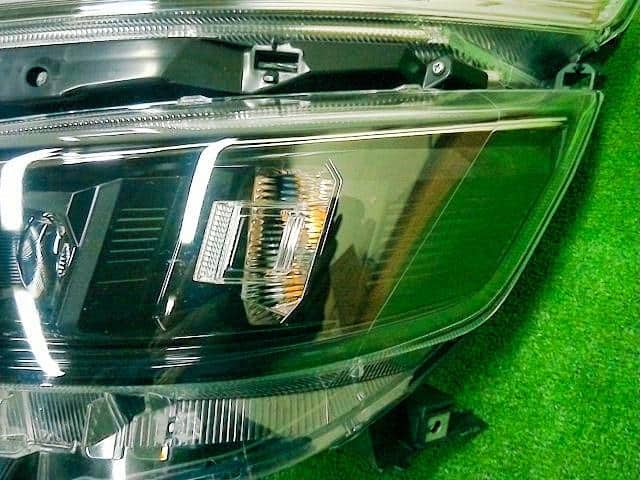 [Used]Left Headlight TOYOTA Voxy 2019 DBA-ZRR80W 8117028J10 - BE ...