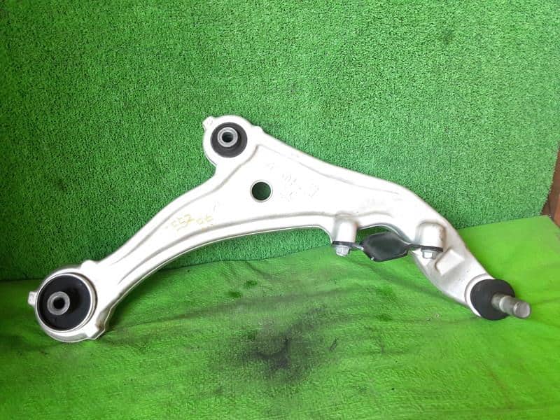 パーツ 2011 NISSAN ELGRAND 250 HIGHWAY-DBA-TE52 Used]Front Right Lower Control Arm NISSAN Elgrand 2011 DBA-TE52