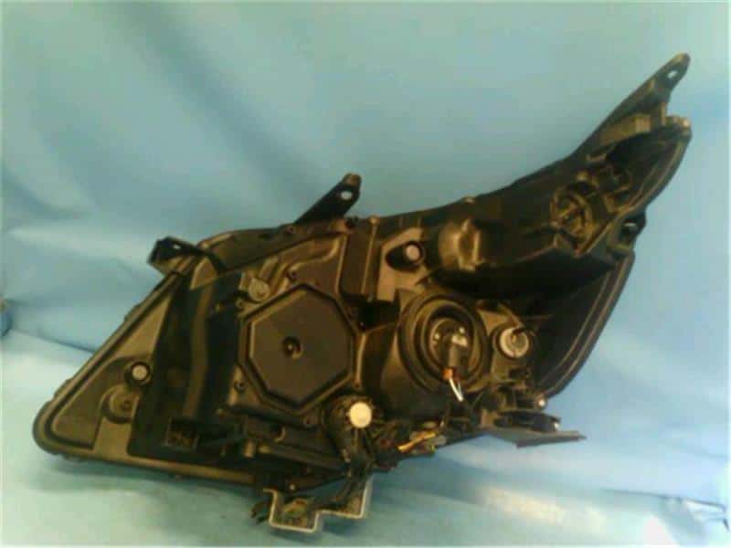 [Used]Right Headlight TOYOTA Voxy 2014 DBA-ZRR80W 8113028D21 - BE ...