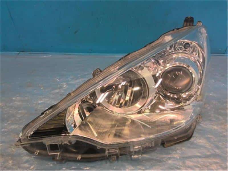 Used]Left Headlight TOYOTA Aqua 2013 DAA-NHP10 8115052E61 - BE