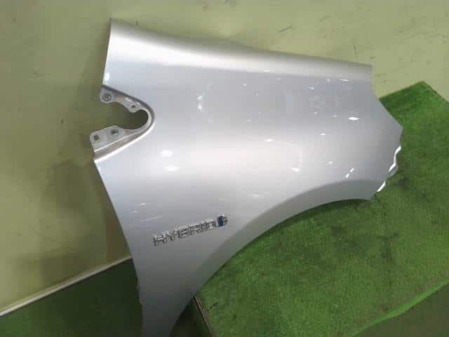Used]Right Fender Panel TOYOTA Aqua 2013 DAA-NHP10 5381152310 - BE