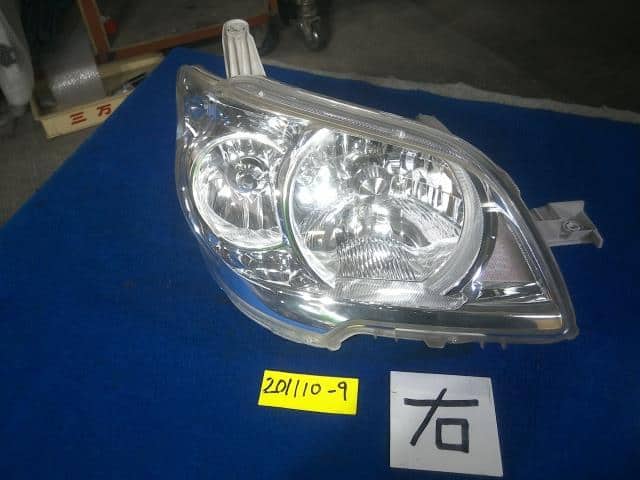 [Used]LUCRA DBA-L465F Right headlight　　　　　 Custom R limited 4WD 81110-B2580  ※　 product impossible of bundling - BE FORWARD Auto Parts
