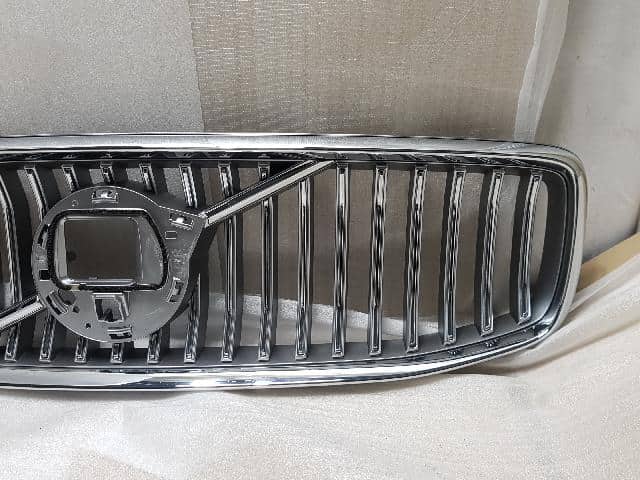 [Used]Radiator Grille VOLVO 2022 32234088 - BE FORWARD Auto Parts