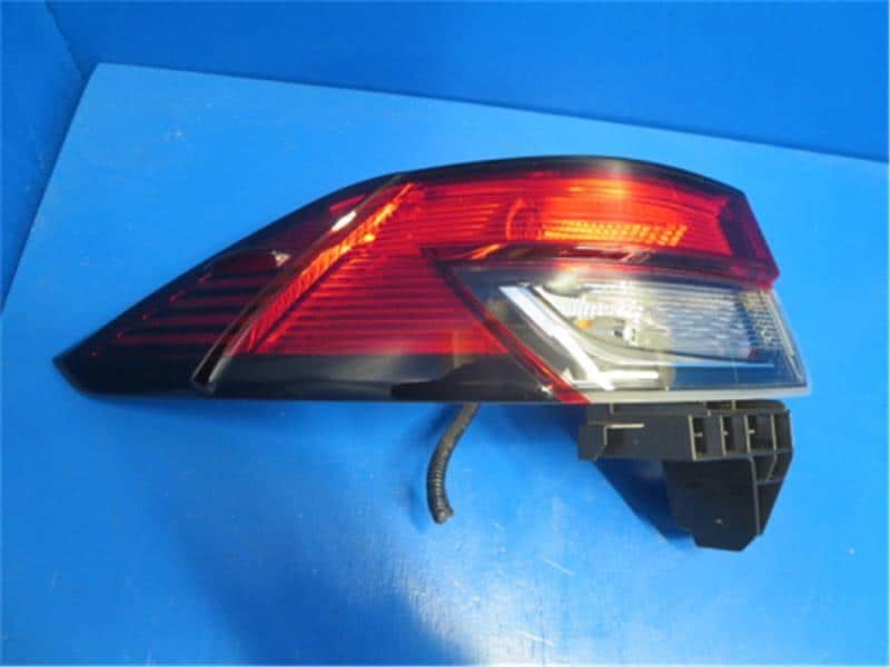 Used]Toyota Genuine Corolla cross ZVG11 Left Tail Lamp 81561-16700